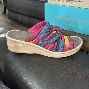BZees Sandals. Tan bottom. Multicolored top